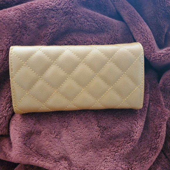 quilted wallet - Picture 2 of 6